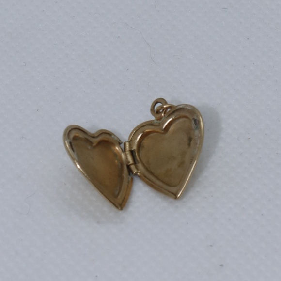 Vintage Gold Heart Locket - Picture 3 of 4